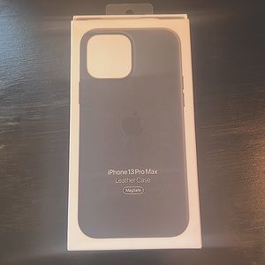 iPhone 13 Pro Max Leather Case w/ MagSafe in Midnight